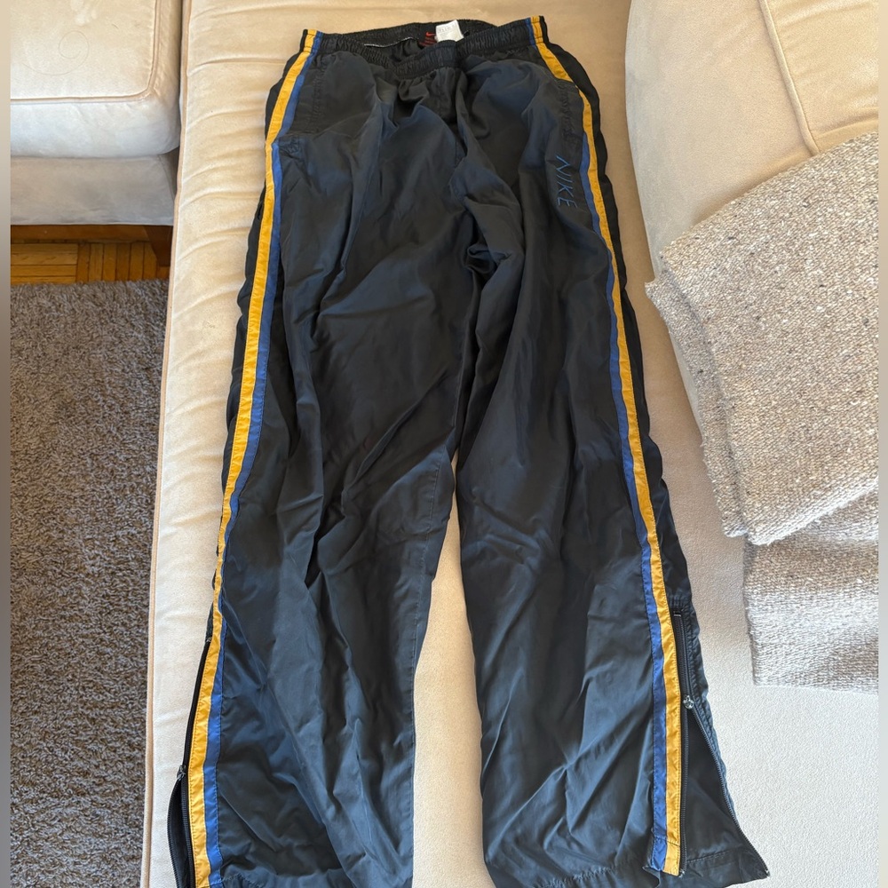 Vintage Nike 90s track pants (unisex) size L